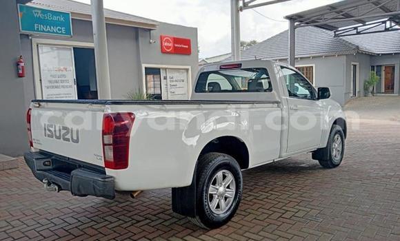 Acheter Occasion Voiture Isuzu KB Blanc à Lusaka, Zambie Acheter Occasion Voiture Isuzu KB Blanc à Lusaka, Zambie