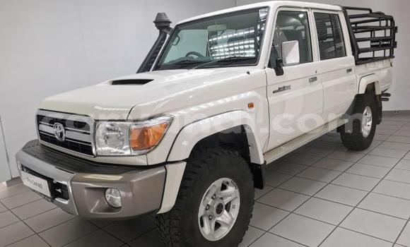 Acheter Occasion Voiture Toyota Land Cruiser Blanc à Lusaka, Zambie Acheter Occasion Voiture Toyota Land Cruiser Blanc à Lusaka, Zambie