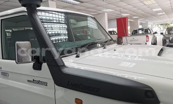 Acheter Occasion Voiture Toyota Land Cruiser Blanc à Lusaka, Zambie Acheter Occasion Voiture Toyota Land Cruiser Blanc à Lusaka, Zambie