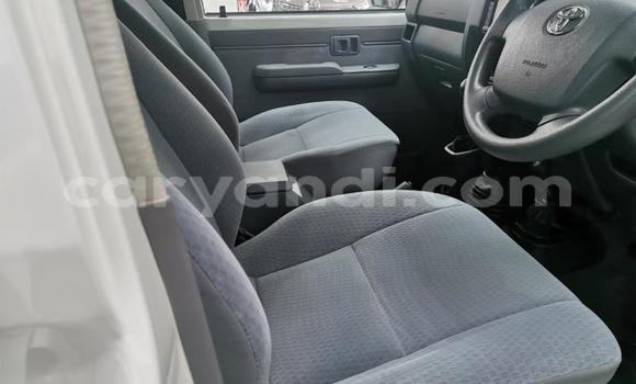 Acheter Occasion Voiture Toyota Land Cruiser Blanc à Lusaka, Zambie Acheter Occasion Voiture Toyota Land Cruiser Blanc à Lusaka, Zambie