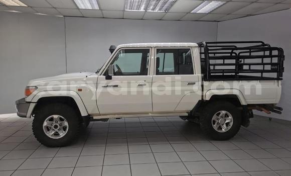 Acheter Occasion Voiture Toyota Land Cruiser Blanc à Lusaka, Zambie Acheter Occasion Voiture Toyota Land Cruiser Blanc à Lusaka, Zambie