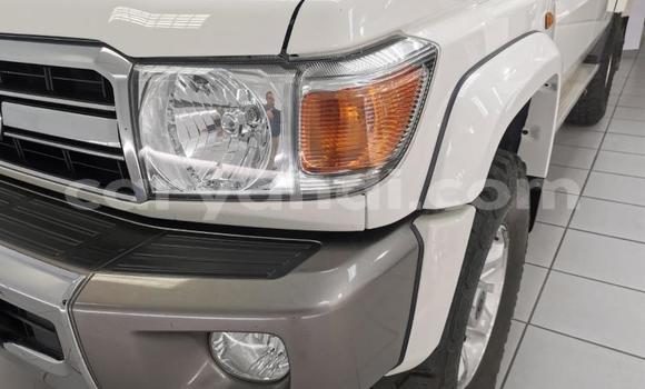 Acheter Occasion Voiture Toyota Land Cruiser Blanc à Lusaka, Zambie Acheter Occasion Voiture Toyota Land Cruiser Blanc à Lusaka, Zambie