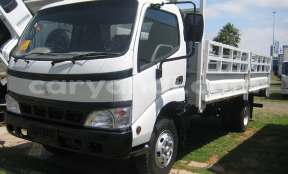 Buy Used Hino 300 Series White Truck in Chilanga in Lusaka Buy Used Hino 300 Series White Truck in Chilanga in Lusaka