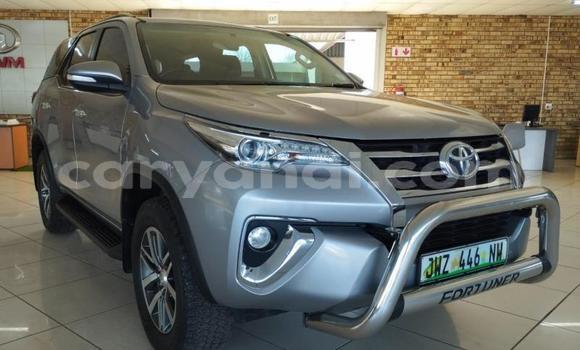 Nunua Ilio tumika Toyota Fortuner Nyekundu Gari ndani ya Lusaka nchini Zambia