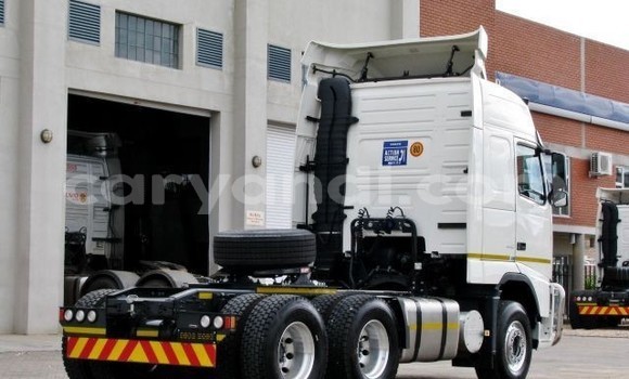Acheter Occasion Utilitaire Volvo F4 Blanc à Lusaka, Zambie Acheter Occasion Utilitaire Volvo F4 Blanc à Lusaka, Zambie