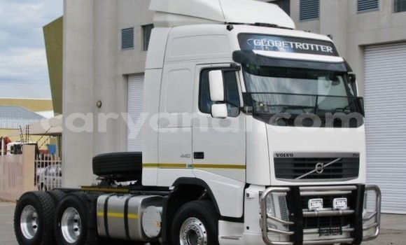Acheter Occasion Utilitaire Volvo F4 Blanc à Lusaka, Zambie Acheter Occasion Utilitaire Volvo F4 Blanc à Lusaka, Zambie