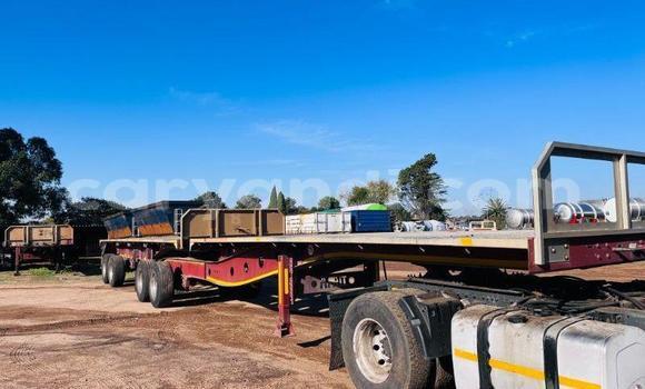 Nunua Afrit flat deck trailer ndani ya Lusaka nchini Zambia Nunua Afrit flat deck trailer ndani ya Lusaka nchini Zambia