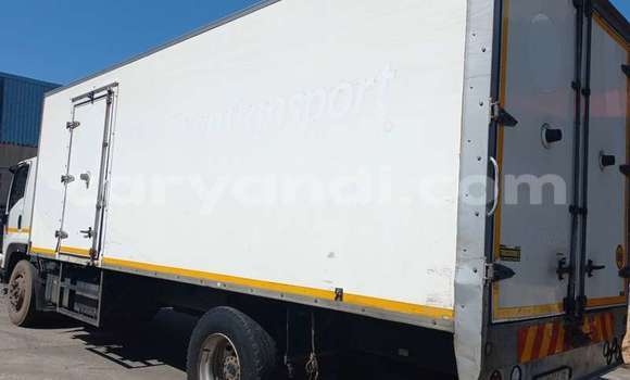 Acheter Occasion Utilitaire Isuzu FTR 850 Blanc à Lusaka, Zambie Acheter Occasion Utilitaire Isuzu FTR 850 Blanc à Lusaka, Zambie