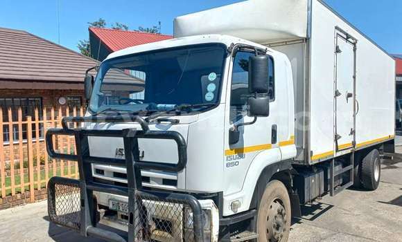 Acheter Occasion Utilitaire Isuzu FTR 850 Blanc à Lusaka, Zambie Acheter Occasion Utilitaire Isuzu FTR 850 Blanc à Lusaka, Zambie