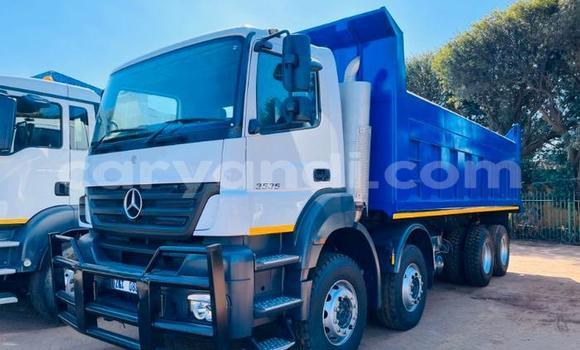 Nunua Ilio tumika Mercedes–Benz Tipper Nyingine Lori ndani ya Lusaka nchini Zambia