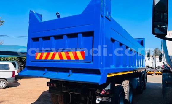 Nunua Ilio tumika Mercedes–Benz Tipper Nyingine Lori ndani ya Lusaka nchini Zambia Nunua Ilio tumika Mercedes–Benz Tipper Nyingine Lori ndani ya Lusaka nchini Zambia