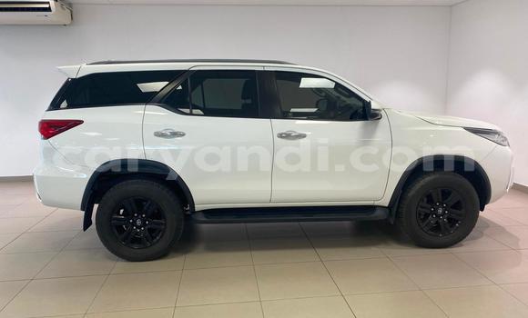 Acheter Occasion Voiture Toyota Fortuner Blanc à Lusaka, Zambie Acheter Occasion Voiture Toyota Fortuner Blanc à Lusaka, Zambie