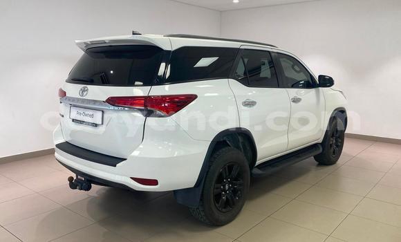 Acheter Occasion Voiture Toyota Fortuner Blanc à Lusaka, Zambie Acheter Occasion Voiture Toyota Fortuner Blanc à Lusaka, Zambie