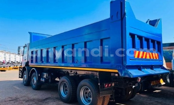 Tenga Tsaru Mercedes–Benz 3331 Bhuruu Rori in Lusaka in Zambia Tenga Tsaru Mercedes–Benz 3331 Bhuruu Rori in Lusaka in Zambia