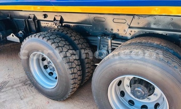 Tenga Tsaru Mercedes–Benz 3331 Bhuruu Rori in Lusaka in Zambia Tenga Tsaru Mercedes–Benz 3331 Bhuruu Rori in Lusaka in Zambia