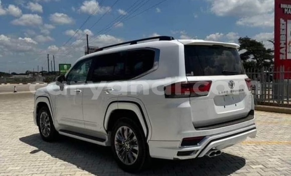 Nunua Ilio tumika Toyota Land Cruiser Nyeupe Gari ndani ya Lusaka nchini Zambia