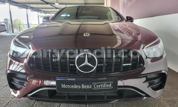 Tenga Tsaru Mercedes-Benz E-Classe Tsvuku Mota in Lusaka in Zambia Tenga Tsaru Mercedes-Benz E-Classe Tsvuku Mota in Lusaka in Zambia