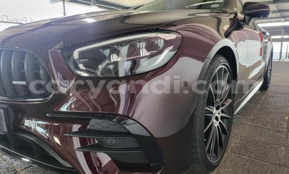 Tenga Tsaru Mercedes-Benz E-Classe Tsvuku Mota in Lusaka in Zambia Tenga Tsaru Mercedes-Benz E-Classe Tsvuku Mota in Lusaka in Zambia