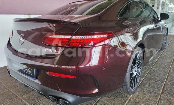 Tenga Tsaru Mercedes-Benz E-Classe Tsvuku Mota in Lusaka in Zambia Tenga Tsaru Mercedes-Benz E-Classe Tsvuku Mota in Lusaka in Zambia