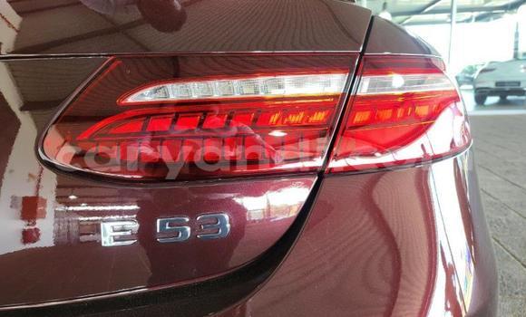 Tenga Tsaru Mercedes-Benz E-Classe Tsvuku Mota in Lusaka in Zambia Tenga Tsaru Mercedes-Benz E-Classe Tsvuku Mota in Lusaka in Zambia