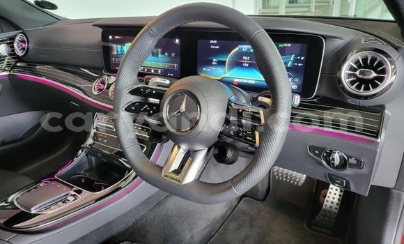 Tenga Tsaru Mercedes-Benz E-Classe Tsvuku Mota in Lusaka in Zambia Tenga Tsaru Mercedes-Benz E-Classe Tsvuku Mota in Lusaka in Zambia