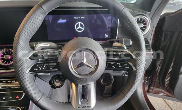 Tenga Tsaru Mercedes-Benz E-Classe Tsvuku Mota in Lusaka in Zambia Tenga Tsaru Mercedes-Benz E-Classe Tsvuku Mota in Lusaka in Zambia