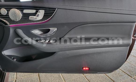 Tenga Tsaru Mercedes-Benz E-Classe Tsvuku Mota in Lusaka in Zambia Tenga Tsaru Mercedes-Benz E-Classe Tsvuku Mota in Lusaka in Zambia