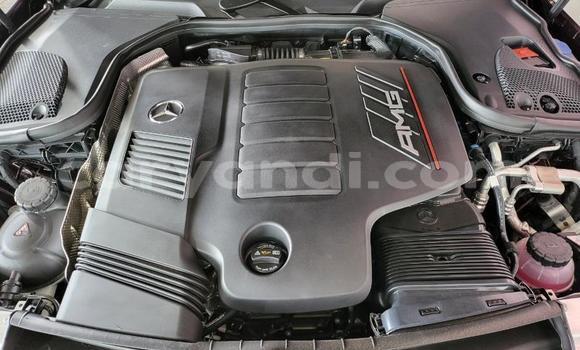 Tenga Tsaru Mercedes-Benz E-Classe Tsvuku Mota in Lusaka in Zambia Tenga Tsaru Mercedes-Benz E-Classe Tsvuku Mota in Lusaka in Zambia