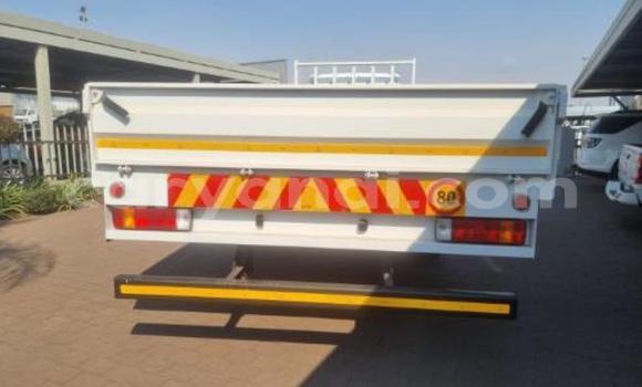 Acheter Occasion Utilitaire Man Silent Blanc à Lusaka, Zambie Acheter Occasion Utilitaire Man Silent Blanc à Lusaka, Zambie