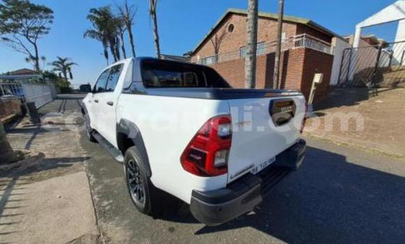Buy Used Toyota Hilux White Car in Lusaka in Zambia Buy Used Toyota Hilux White Car in Lusaka in Zambia