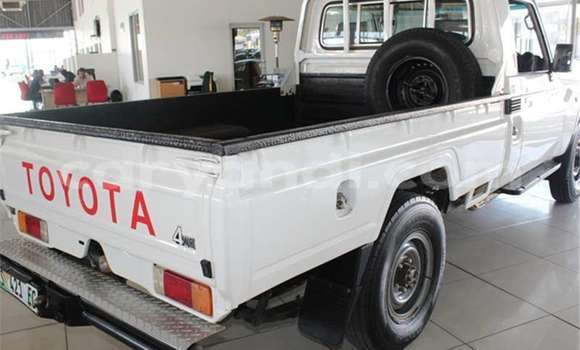Nunua Ilio tumika Toyota Land Cruiser Nyeupe Gari ndani ya Lusaka nchini Zambia Nunua Ilio tumika Toyota Land Cruiser Nyeupe Gari ndani ya Lusaka nchini Zambia