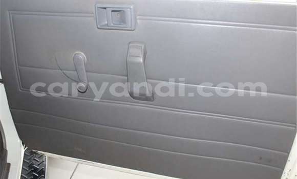 Nunua Ilio tumika Toyota Land Cruiser Nyeupe Gari ndani ya Lusaka nchini Zambia Nunua Ilio tumika Toyota Land Cruiser Nyeupe Gari ndani ya Lusaka nchini Zambia