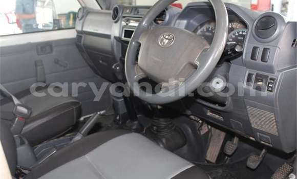 Nunua Ilio tumika Toyota Land Cruiser Nyeupe Gari ndani ya Lusaka nchini Zambia Nunua Ilio tumika Toyota Land Cruiser Nyeupe Gari ndani ya Lusaka nchini Zambia