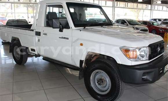 Nunua Ilio tumika Toyota Land Cruiser Nyeupe Gari ndani ya Lusaka nchini Zambia Nunua Ilio tumika Toyota Land Cruiser Nyeupe Gari ndani ya Lusaka nchini Zambia