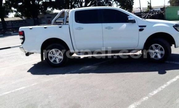 Acheter Occasion Voiture Ford B-MAX Blanc à Lusaka, Zambie