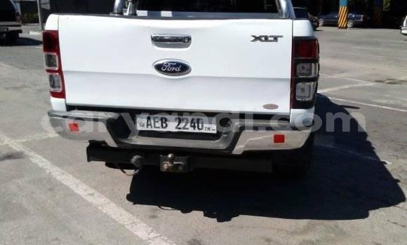 Acheter Occasion Voiture Ford B-MAX Blanc à Lusaka, Zambie Acheter Occasion Voiture Ford B-MAX Blanc à Lusaka, Zambie