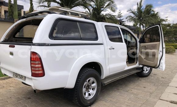 Acheter Occasion Voiture Toyota Hilux Blanc à Lusaka, Zambie