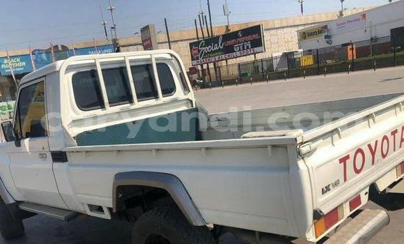 Nunua Ilio tumika Toyota Land Cruiser Nyeupe Gari ndani ya Lusaka nchini Zambia Nunua Ilio tumika Toyota Land Cruiser Nyeupe Gari ndani ya Lusaka nchini Zambia