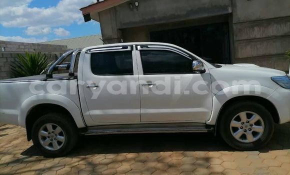 Acheter Occasion Voiture Toyota Hilux Blanc à Lusaka, Zambie Acheter Occasion Voiture Toyota Hilux Blanc à Lusaka, Zambie