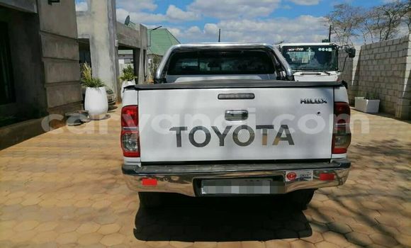 Nunua Ilio tumika Toyota Hilux Nyeupe Gari ndani ya Lusaka nchini Zambia Nunua Ilio tumika Toyota Hilux Nyeupe Gari ndani ya Lusaka nchini Zambia