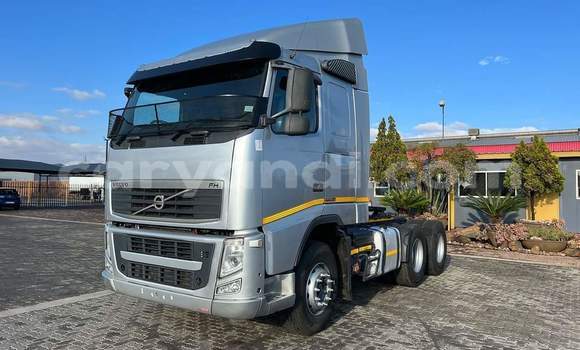 Tenga Tsaru Volvo FL Sirivha Rori in Zambezi in North-Western Tenga Tsaru Volvo FL Sirivha Rori in Zambezi in North-Western