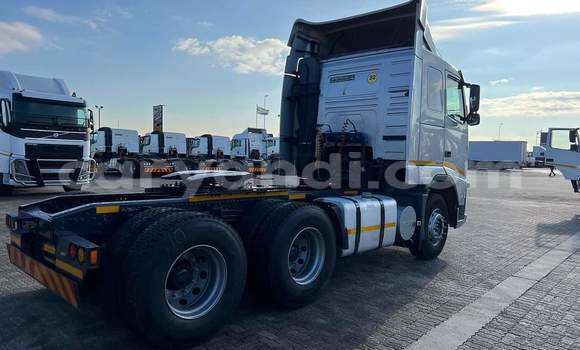Tenga Tsaru Volvo FL Sirivha Rori in Zambezi in North-Western Tenga Tsaru Volvo FL Sirivha Rori in Zambezi in North-Western
