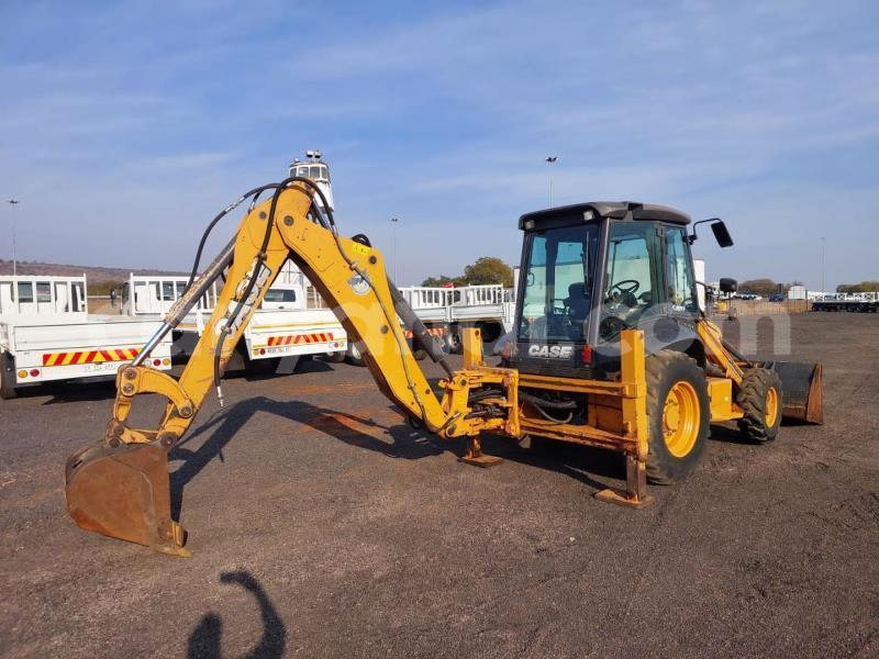 Big with watermark caterpillar 120 north western zambezi 24913