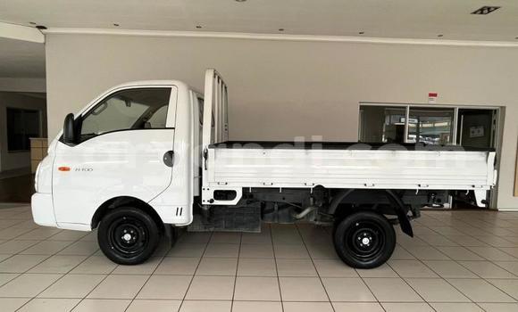 Tenga Tsaru Hyundai H1 Chena Mota in Livingstone in Zambia Tenga Tsaru Hyundai H1 Chena Mota in Livingstone in Zambia