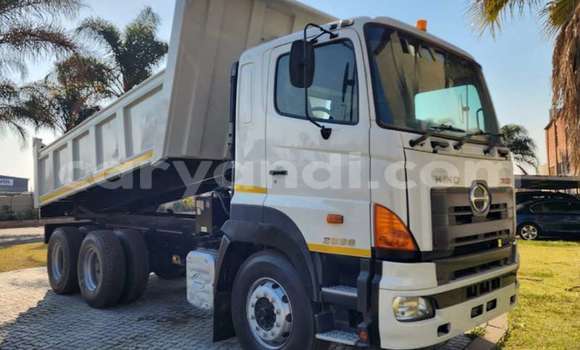 Buy Used Hino 300 Series White Truck in Livingstone in Zambia Buy Used Hino 300 Series White Truck in Livingstone in Zambia