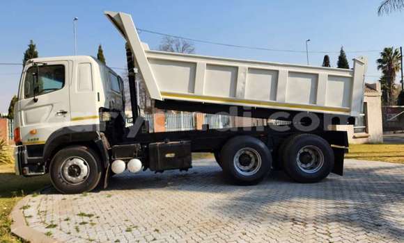 Buy Used Hino 300 Series White Truck in Livingstone in Zambia Buy Used Hino 300 Series White Truck in Livingstone in Zambia