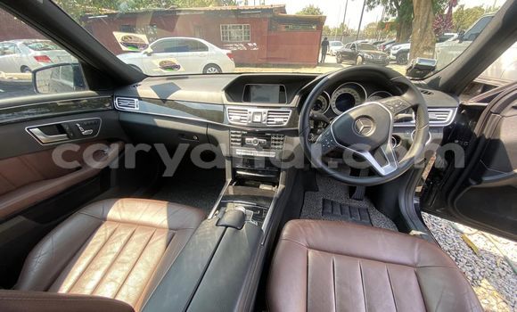Nunua Ilio tumika Mercedes‒Benz E–Class Nyeusi Gari ndani ya Lusaka nchini Zambia Nunua Ilio tumika Mercedes‒Benz E–Class Nyeusi Gari ndani ya Lusaka nchini Zambia