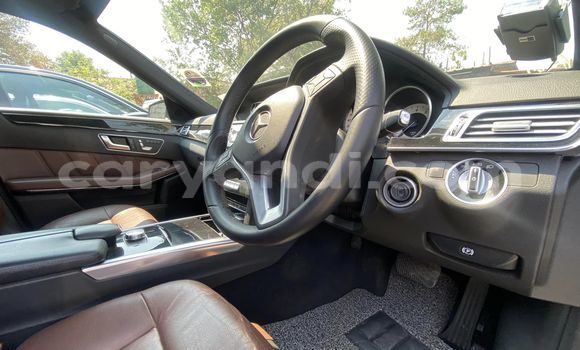 Nunua Ilio tumika Mercedes‒Benz E–Class Nyeusi Gari ndani ya Lusaka nchini Zambia Nunua Ilio tumika Mercedes‒Benz E–Class Nyeusi Gari ndani ya Lusaka nchini Zambia