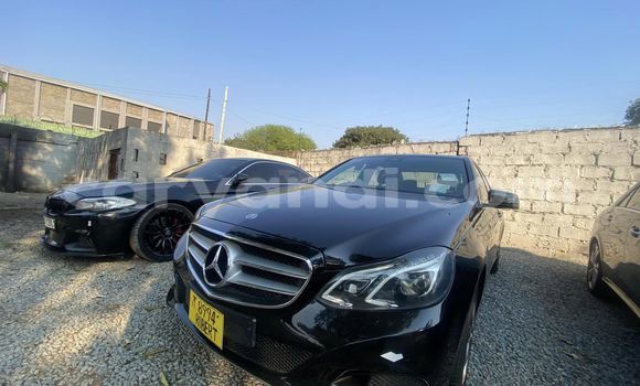 Nunua Ilio tumika Mercedes‒Benz E–Class Nyeusi Gari ndani ya Lusaka nchini Zambia Nunua Ilio tumika Mercedes‒Benz E–Class Nyeusi Gari ndani ya Lusaka nchini Zambia