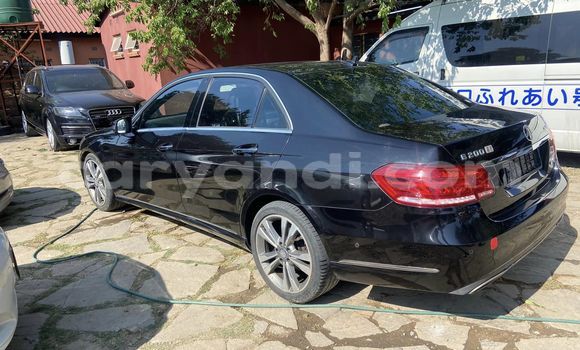 Nunua Ilio tumika Mercedes‒Benz E–Class Nyeusi Gari ndani ya Lusaka nchini Zambia Nunua Ilio tumika Mercedes‒Benz E–Class Nyeusi Gari ndani ya Lusaka nchini Zambia